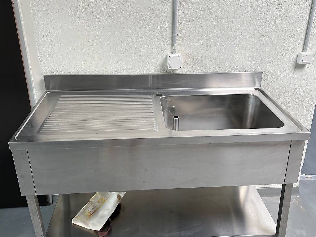 Spülbecken & Waschbecken: Gastro Einzel Spülbecken mit Ablage – Gebraucht aus Aarwangen von dan_lpk6 4