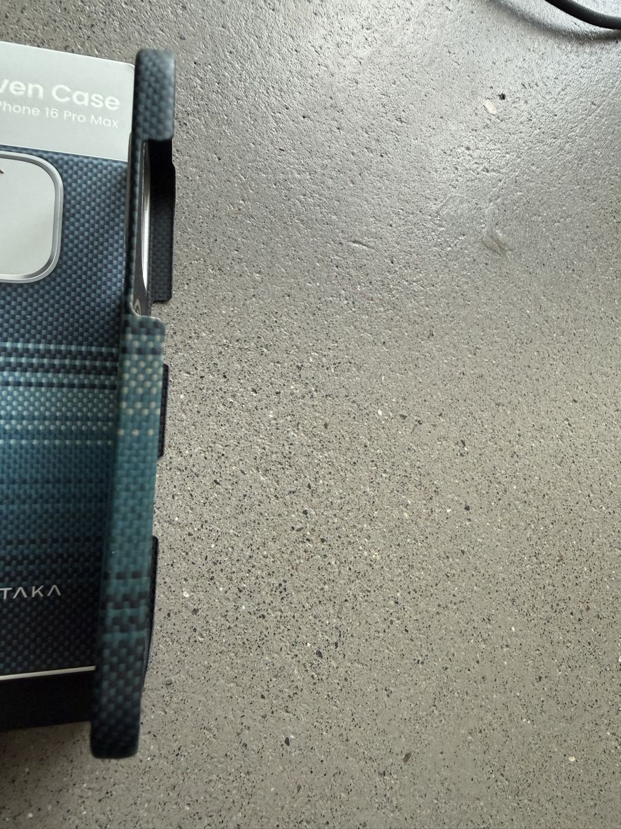 Apple Cover & Protezioni schermo: Pitaka Hülle Iphone 16pro max – Usato da Luzern venduto da mar_x96f 2