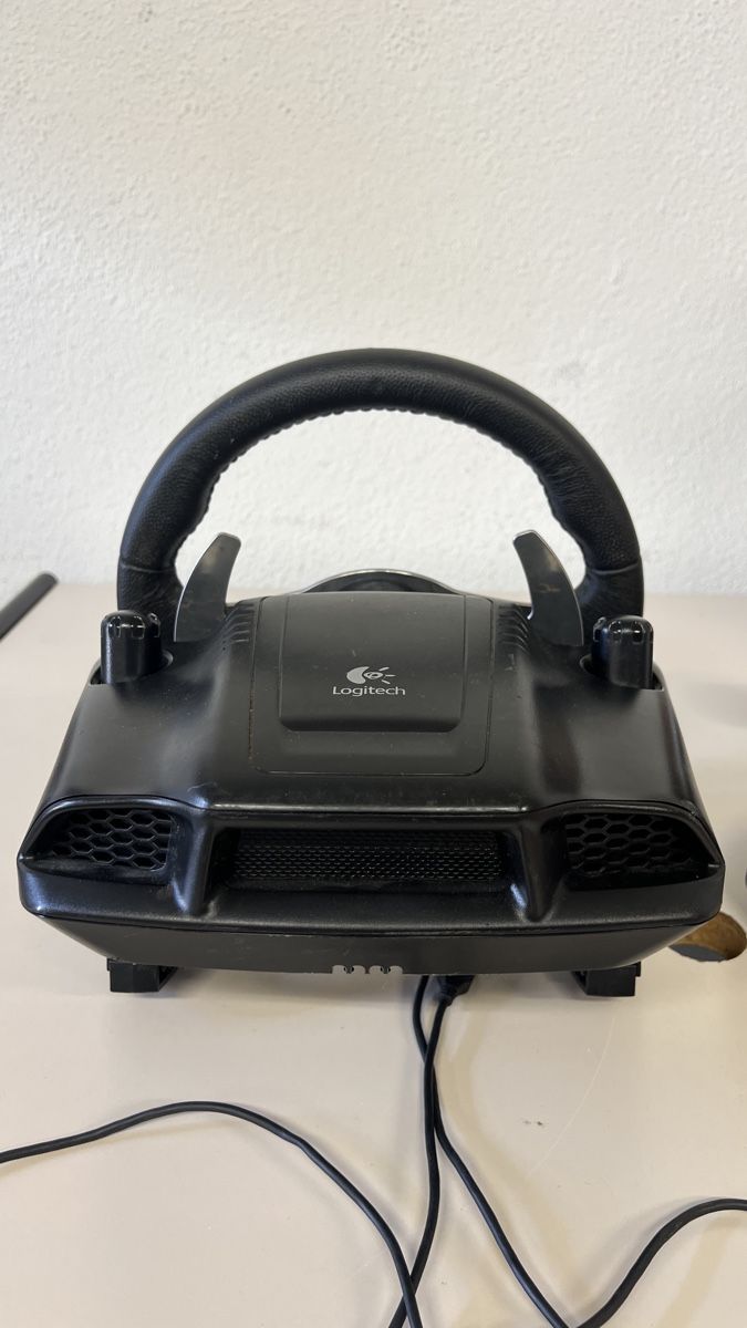 Logitech Manettes: Logitech Driving Force GT Lenkrad mit Pedalen gebraucht – D'occasion à Unterkulm par Sita013 3