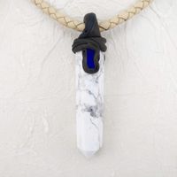 Magnesit Steinanhänger mit eingefasstem Lapislazuli