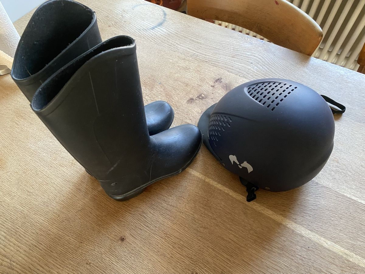 Caschi: Reithelm und Reitstiefel – Usato da Oberwil BL venduto da jon_9jpt
