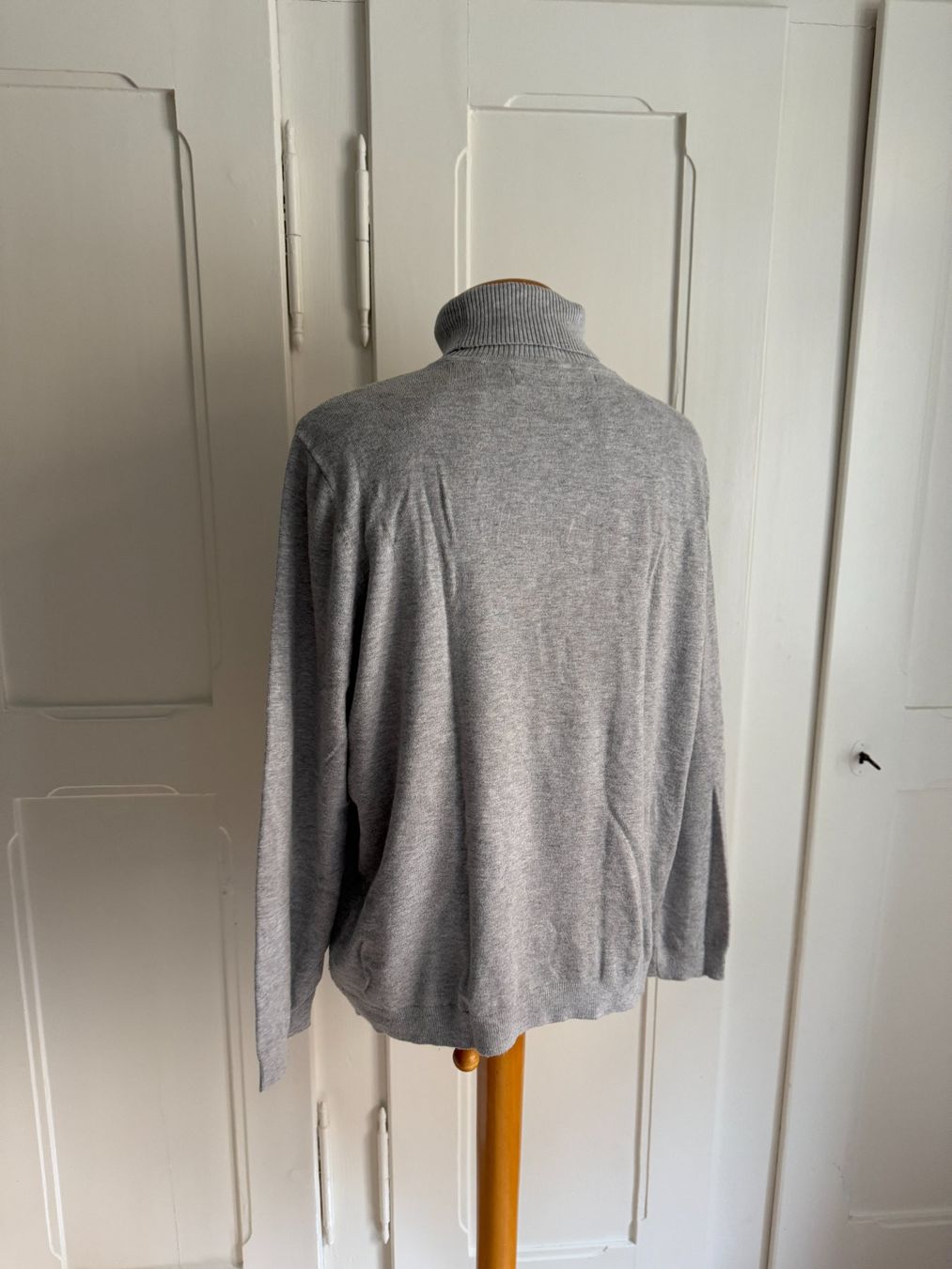 Pullover & Sweatshirts: Feinstrick Rollkragenpullover hellgrau L – Gebraucht aus Zürich von Diazaio 2