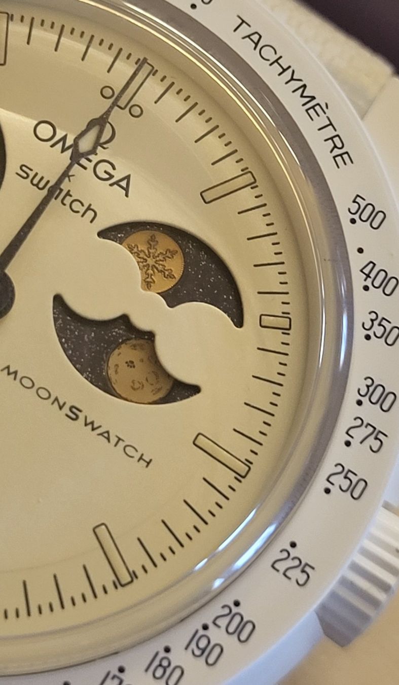 Swatch Orologi: Omega x Swatch MoonSwatch Snoopy - ice - flocon de neige – Nuovo e nell'imballaggio originale da Bursinel venduto da Rolesor