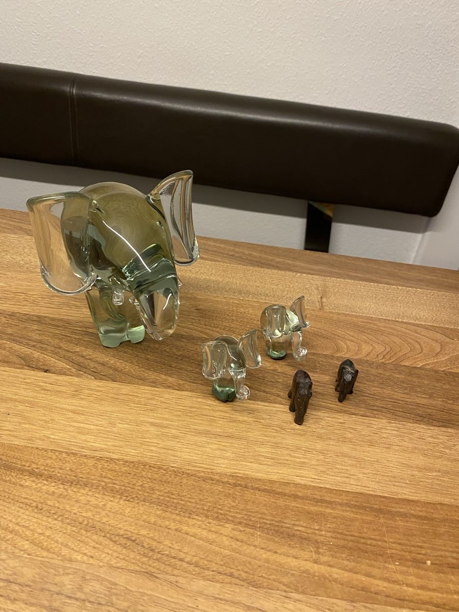 Sculture & Statue: Elefantenfamilie Glas & Holz – Usato da Bern venduto da mod18