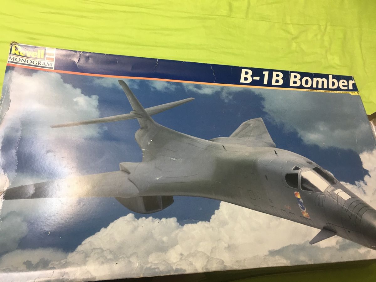 Kit di modellismo & Modellini statici: Bausatz B1 Bomber 1/48 mit Zurüstteilen – Nuovo (secondo la descrizione) da Thun venduto da Charrly