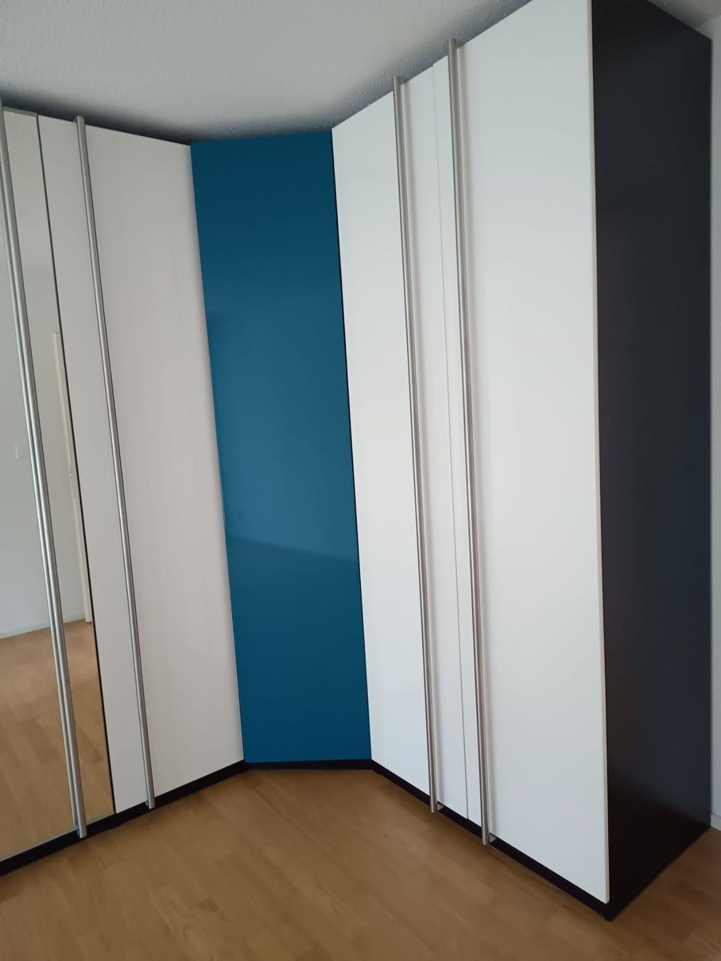 Ikea Armadi: Kleidereckschrank zu verkaufen – Usato da Dübendorf venduto da d4span
