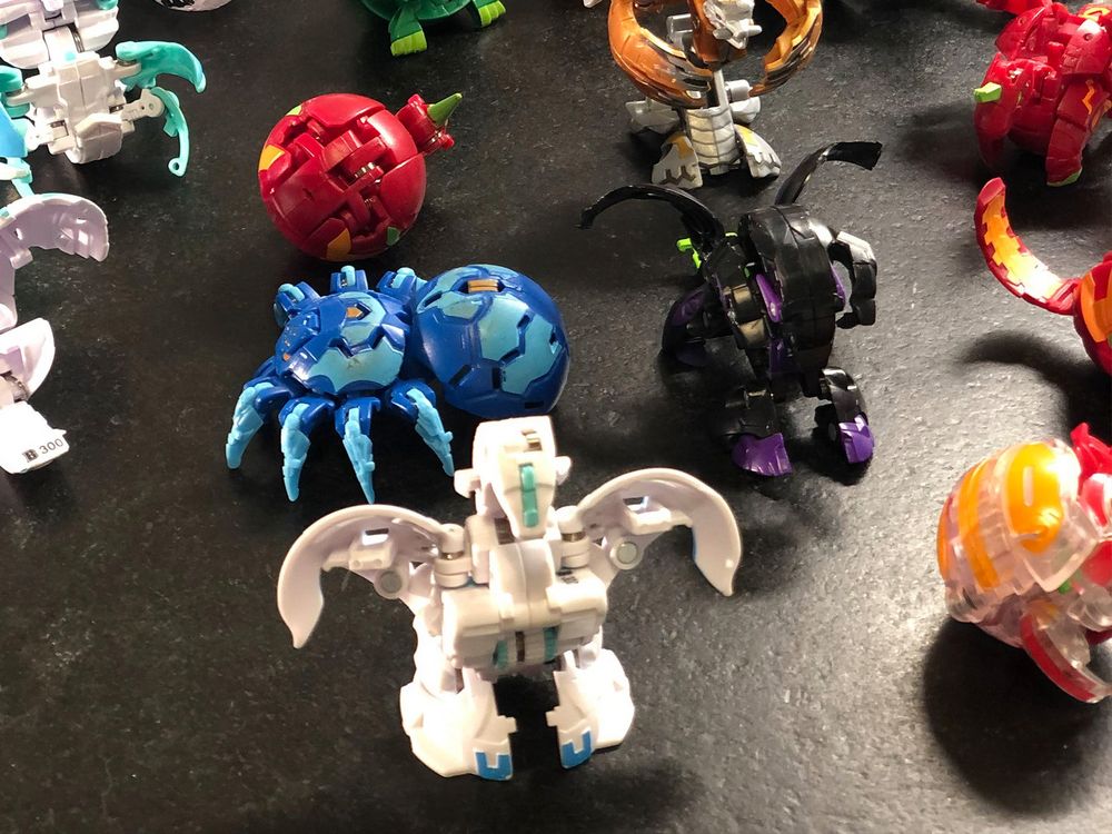 Bakugan Evolution Basic Ball - Confezione 1 Pallina Con Carte E Portale - 4 Varianti - Giocattoli Per Bambini - copertina