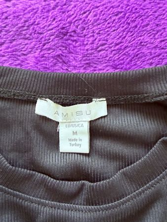 Top Amisu noir taille M très bon état