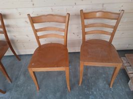 2 Holz Stühle