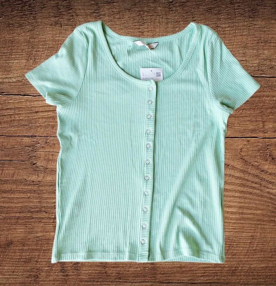C&A T-shirt: NEU geripptes Tshirt – Nuovo e nell'imballaggio originale da Aarburg venduto da Hystoria 4