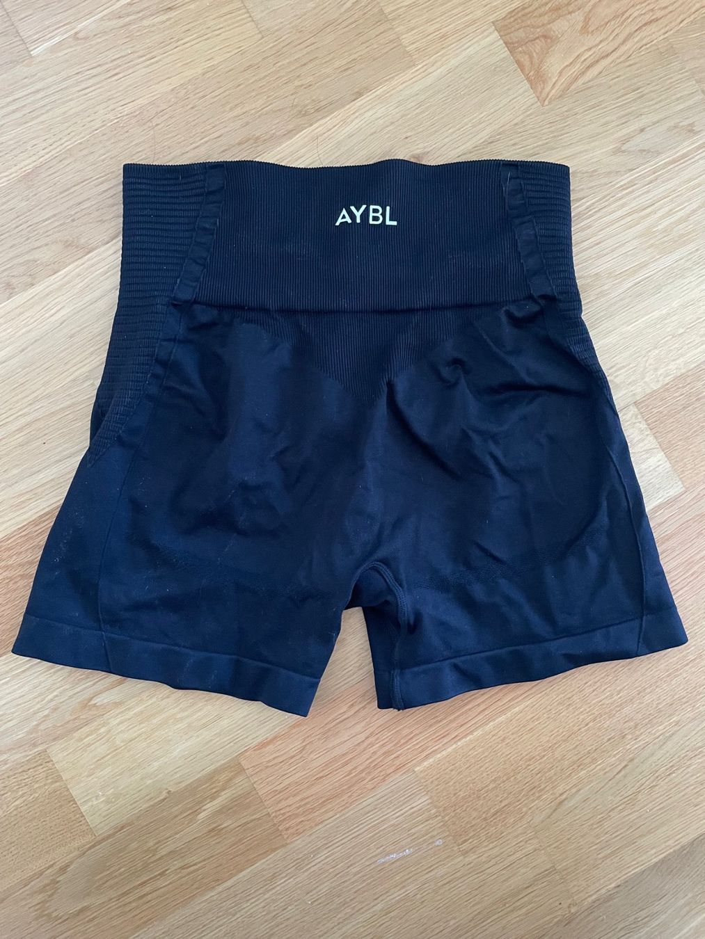 Aybl Pantaloni: Short aybl (M) – Usato da Bussigny venduto da almee14 1