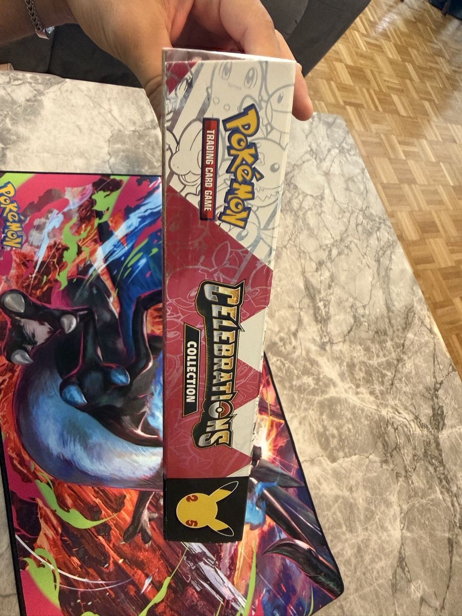 Pokémon Sammelbilder & Trading cards: 25 Celebrations Collection  Charizard & Sylveon V – Neu (gemäss Beschreibung) aus Buchs ZH von ber_wjl8 2