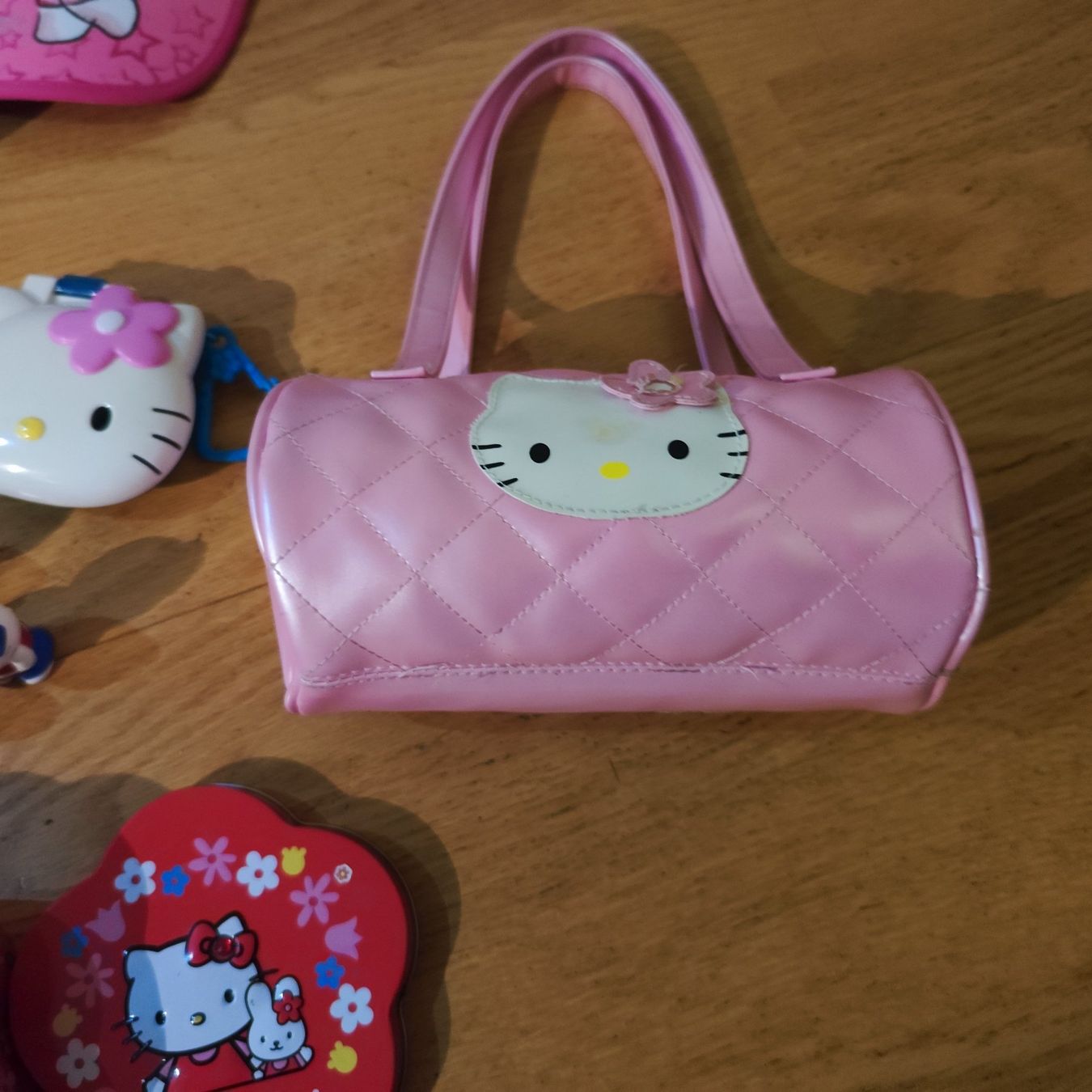 Lotti & Set di vestiti: Hello Kitty Set / Tasche / Kappe / Shirt / Puzzel u.s.w. – Nuovo (secondo la descrizione) da Riehen venduto da WinniePuh4 2