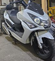 Scooter bianco Daelim SV 125 FI TOURING