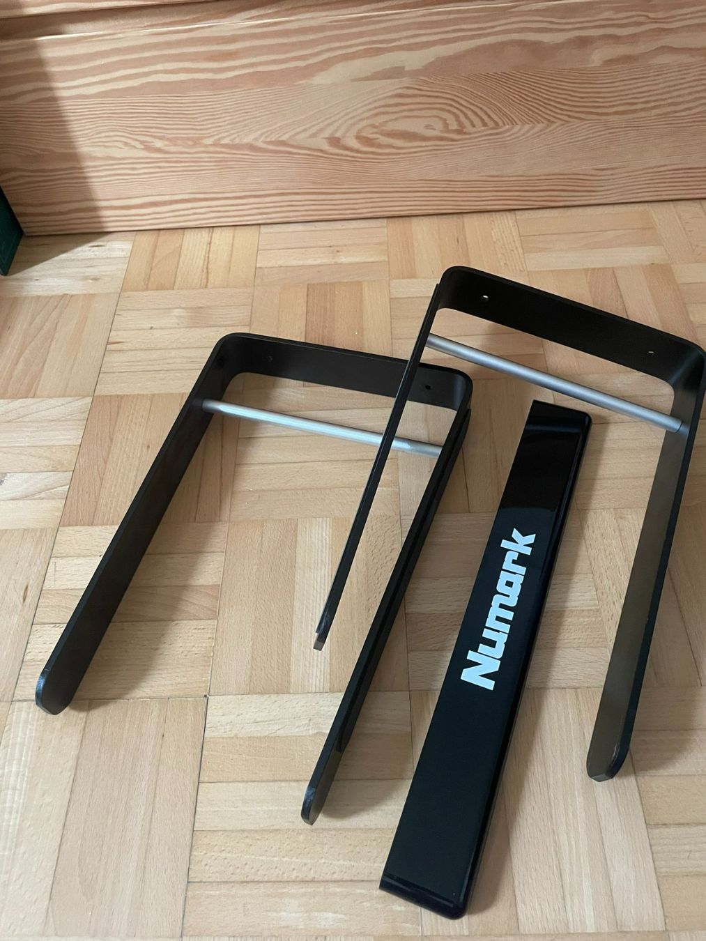 Racks & Supports: Laptopstand – D'occasion à Basel par zoe_hm9x