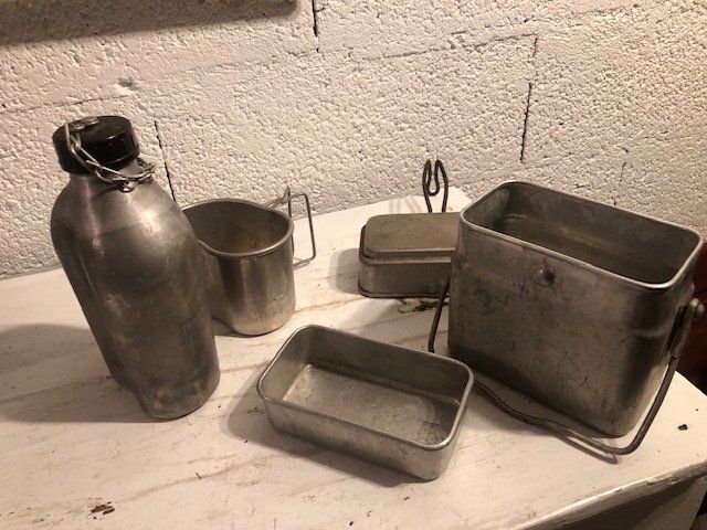 Set di tavolo e panche: Ensemble aluminium armée – Usato da Chézard St Martin venduto da schmitt 2
