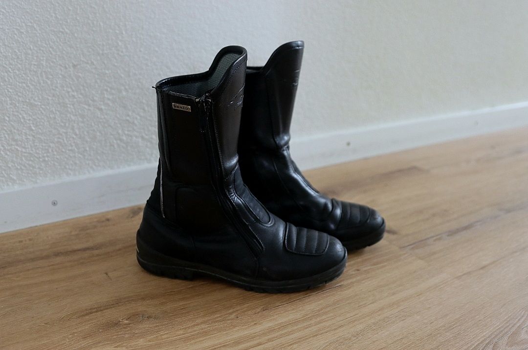 Scarpe da donna: Motorradstiefel Gr. 38  – Usato da Effretikon venduto da Waffelschnitte