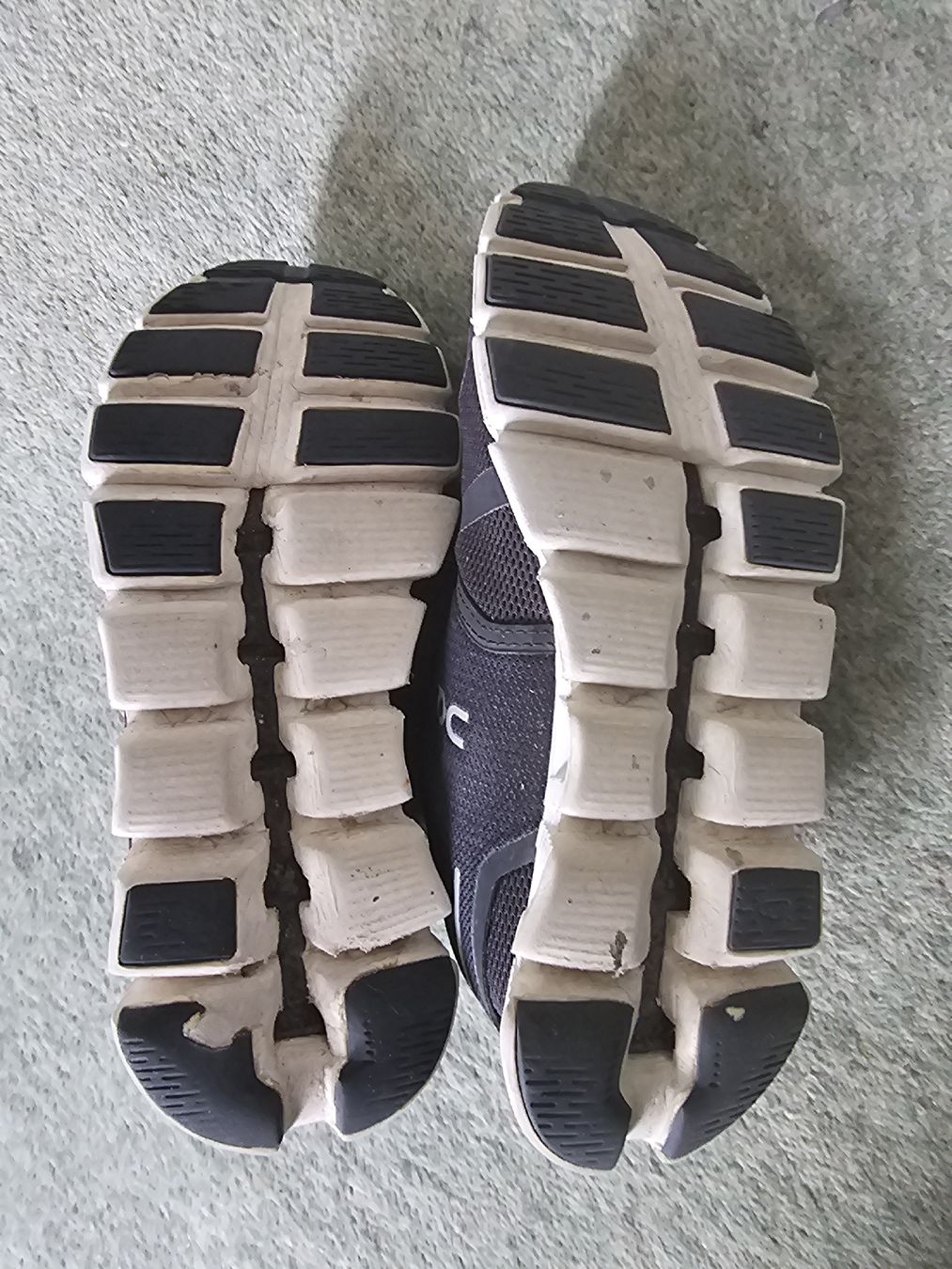 On Scarpe da donna: Laufschuhe ON Cloud Grösse 38.5 gebraucht – Usato da Birmensdorf ZH venduto da LucaToni02 1