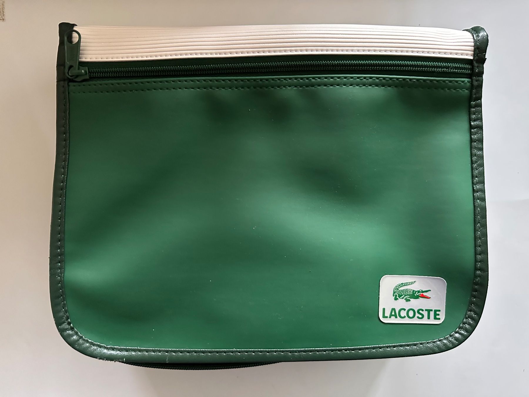 Lacoste Custodie per cosmetici: Trousse de toilette Lacoste – Nuovo (secondo la descrizione) da Bouveret venduto da seb_rjx8