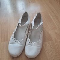 Weisse Riemchenschuhe Gr. 38  fallen kleiner aus