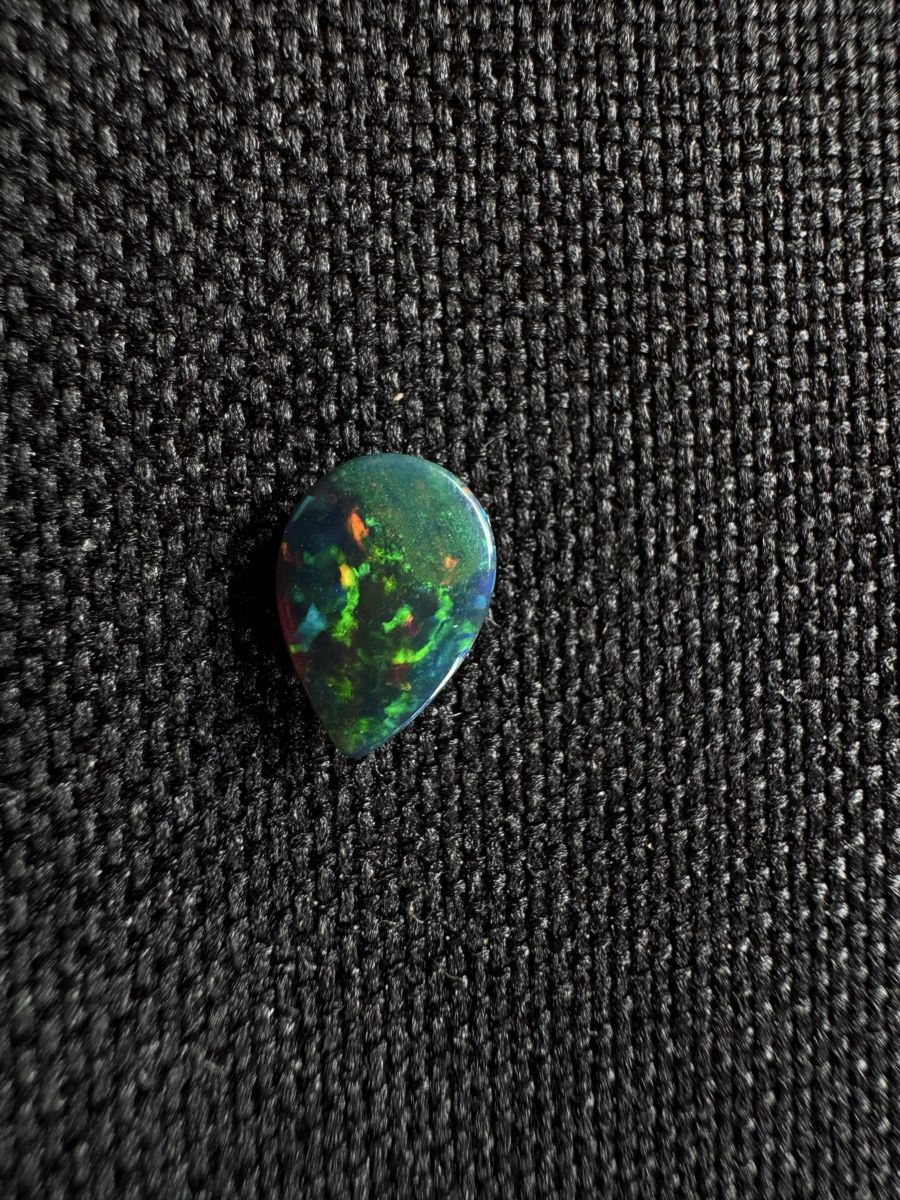 Pierres précieuses: Black Opal 0.9ct – Neuf avec emballage d'origine à Wängi par Horus90