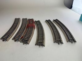 EB- Märklin sechs  gebogene Gleise eines mit Elektroanschuss