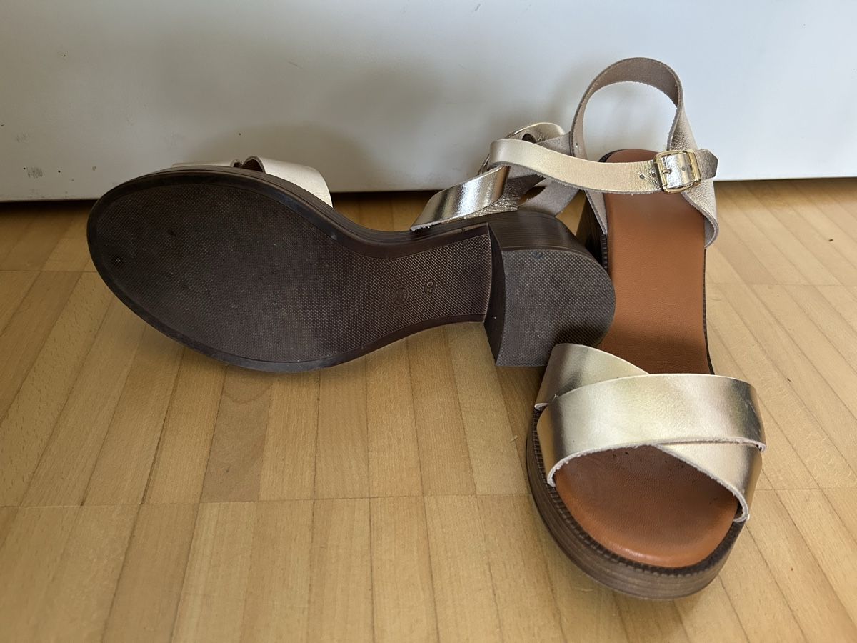 Scarpe da donna: Ledersandale Gold Grösse 40 – Usato da Frenkendorf venduto da helping5 2