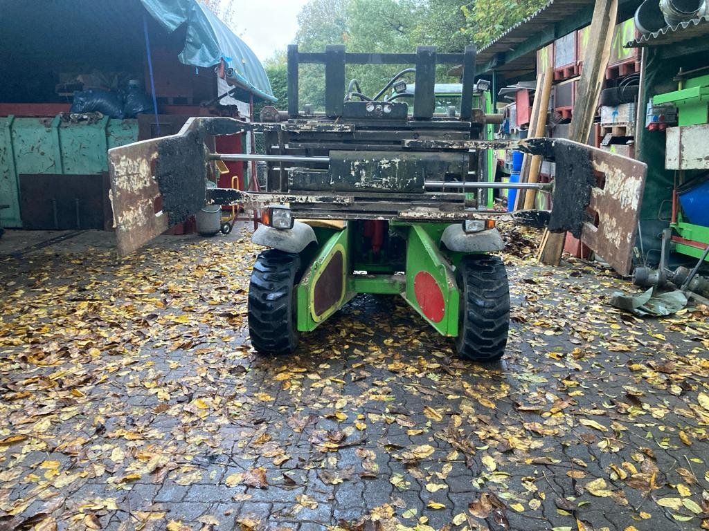 Greifer: Fagoteuse a bois et pince – Gebraucht aus Villarepos von  8