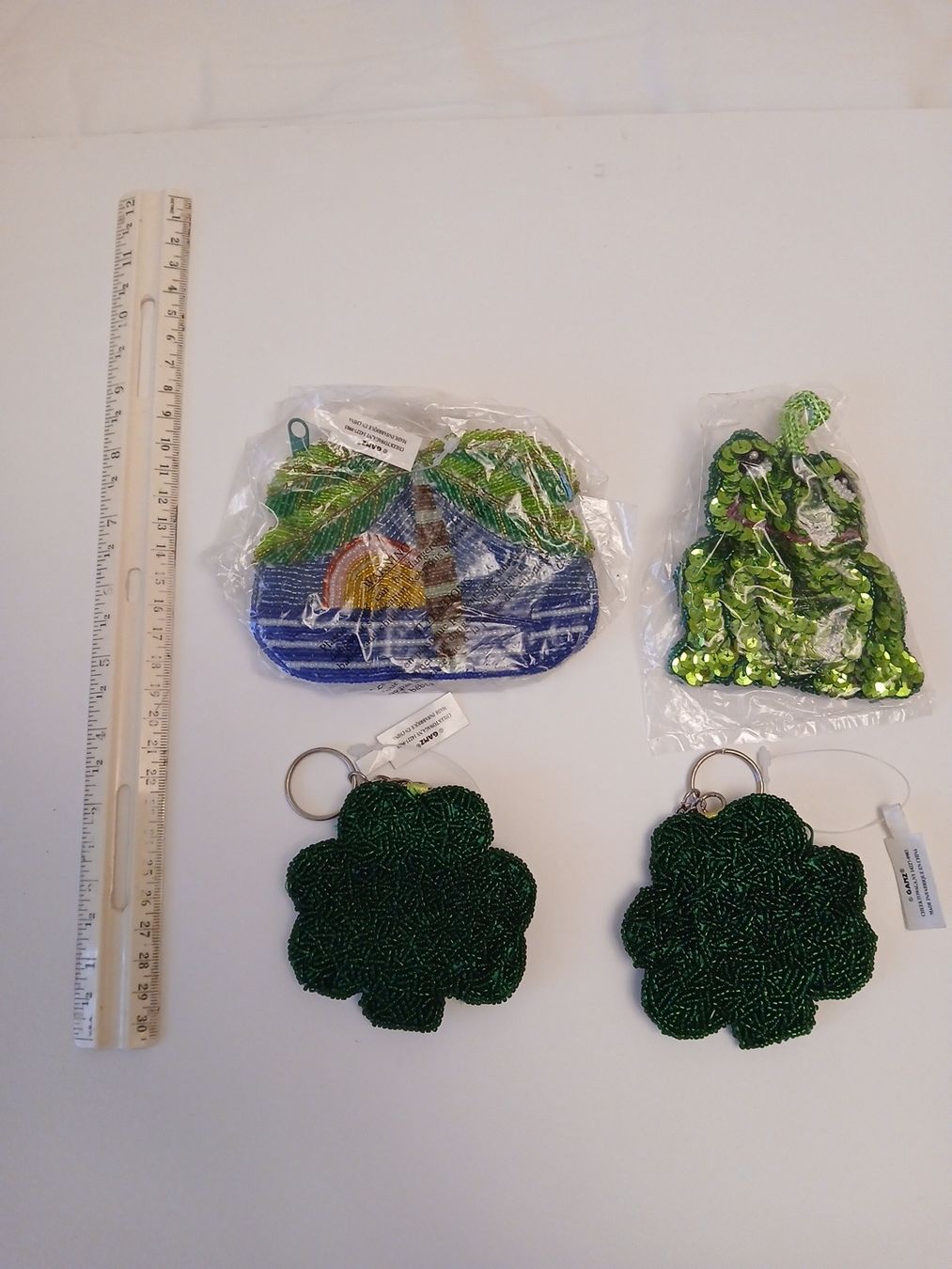 Schlüsselanhänger & - bänder: 4 Beaded Keychains and Coin Purses, New – Neu und originalverpackt aus Dübendorf von LoRi-2026 1