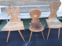 3 Bauernstühle Holz rustikal mit Herzmotiv