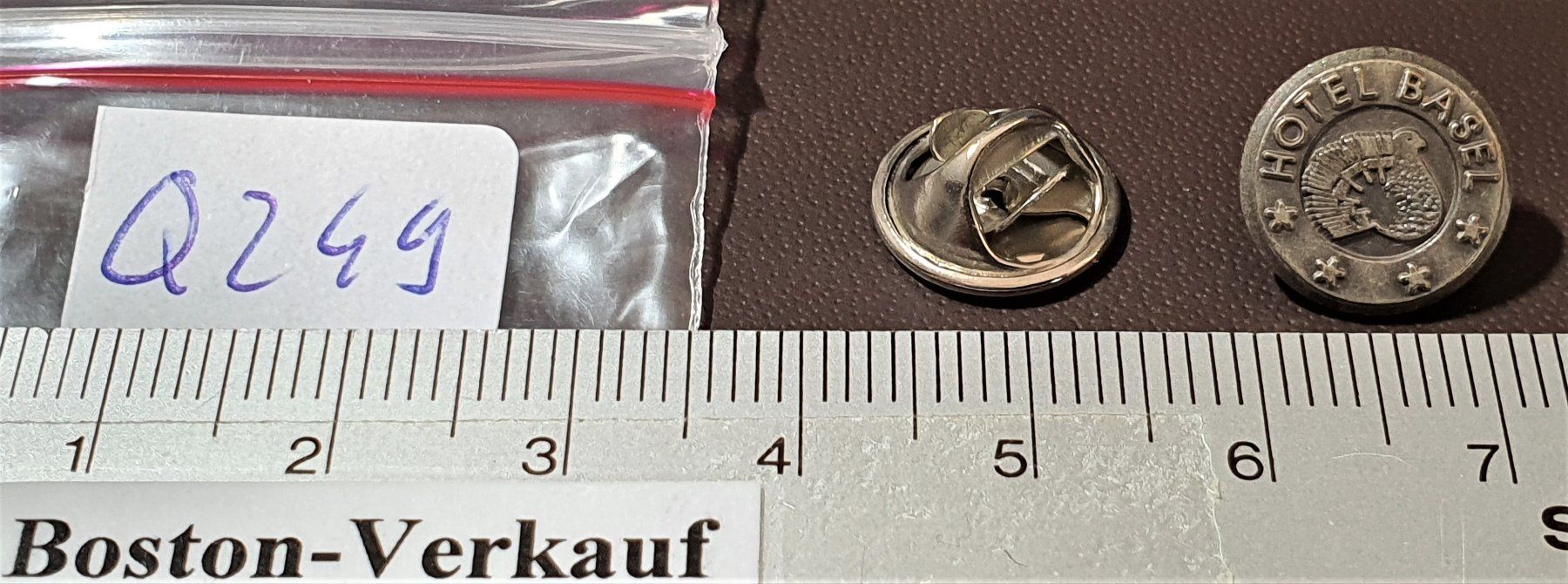 Placchette & Badge: Q249 - Pin Hotel Basel  4 Sterne – Usato da Reinach BL venduto da Boston-Verkauf 1