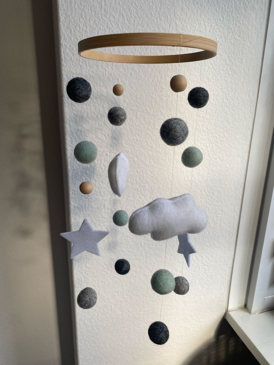 Tutte le decorazioni: Handmade Filz Mobile Stars & Clouds – Usato da Zürich venduto da surfflake 2