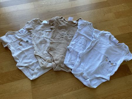 Set von 5 Baby Bodys mit Tiermotiven Grösse 62