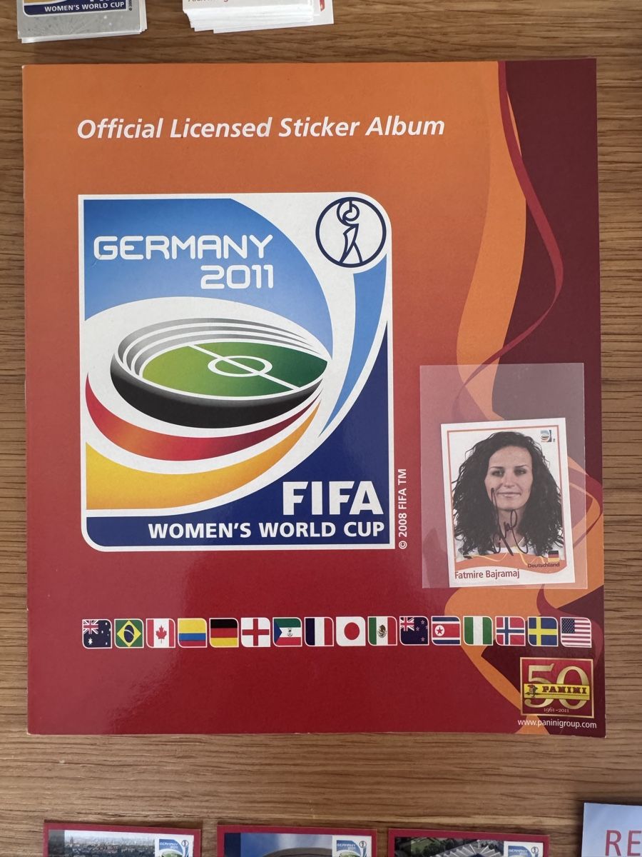 Panini Album: Panini Frauen WM 2011 Sammlung – Usato da Emmen venduto da Panininho 1