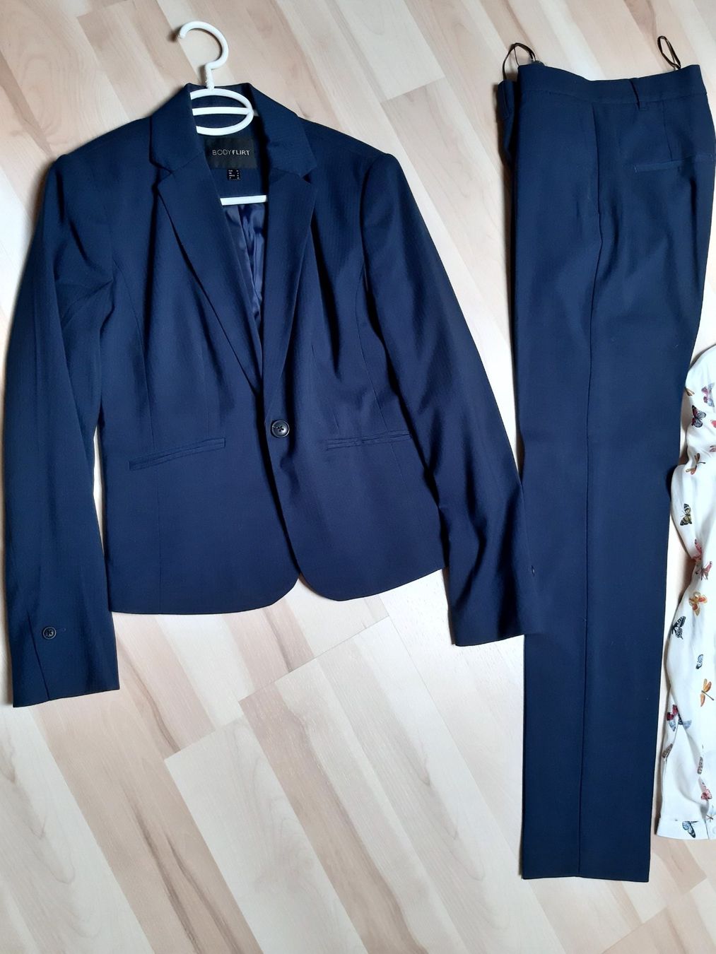 Anzüge & Kostüme: Anzug mit Bluse Gr 34/neu! – Neu und originalverpackt aus Fischbach-Göslikon von Reddy1 1