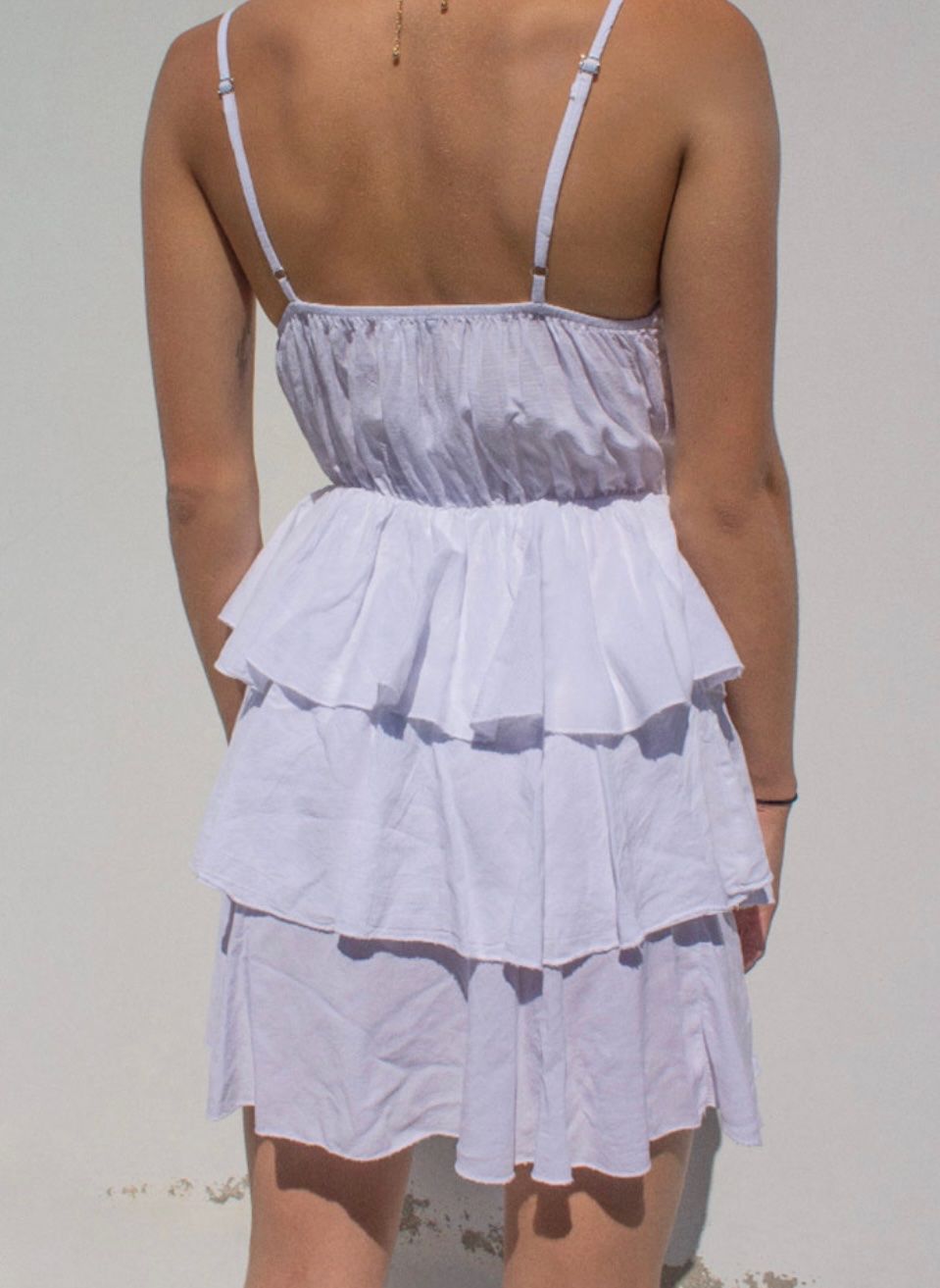Robes: Weisses Rüschenkleid Subdued (M) – D'occasion à Männedorf par giu_wm6d 4