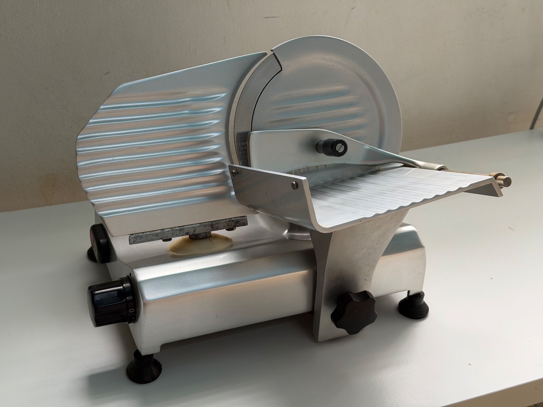 Appareils de cuisine: Aufschnittmaschine Allesschneider – D'occasion à Zürich par herrskywalker