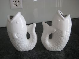 2 schöne weisse Fisch Vasen