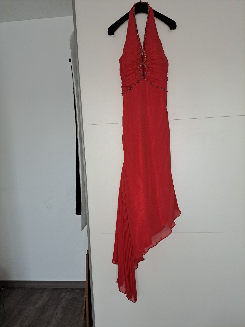 Kleider: Abendkleid rot Grösse S mit Pailletten – Gebraucht aus Pfäffikon SZ von eri_7mwm 1