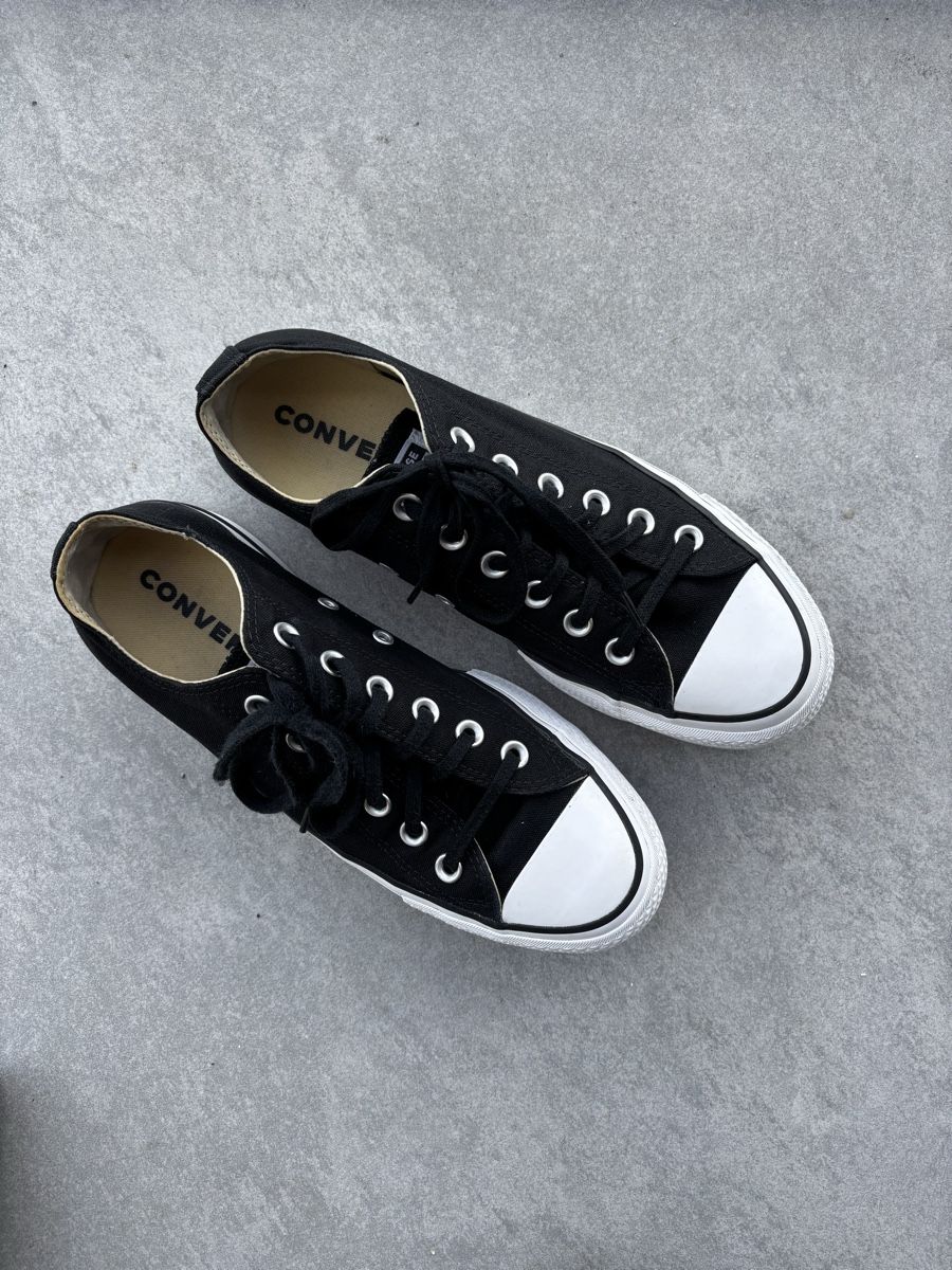 Converse Scarpe da uomo: Schwarzes Chucks Converse Allstar   – Usato da Richterswil venduto da ViviKiKo