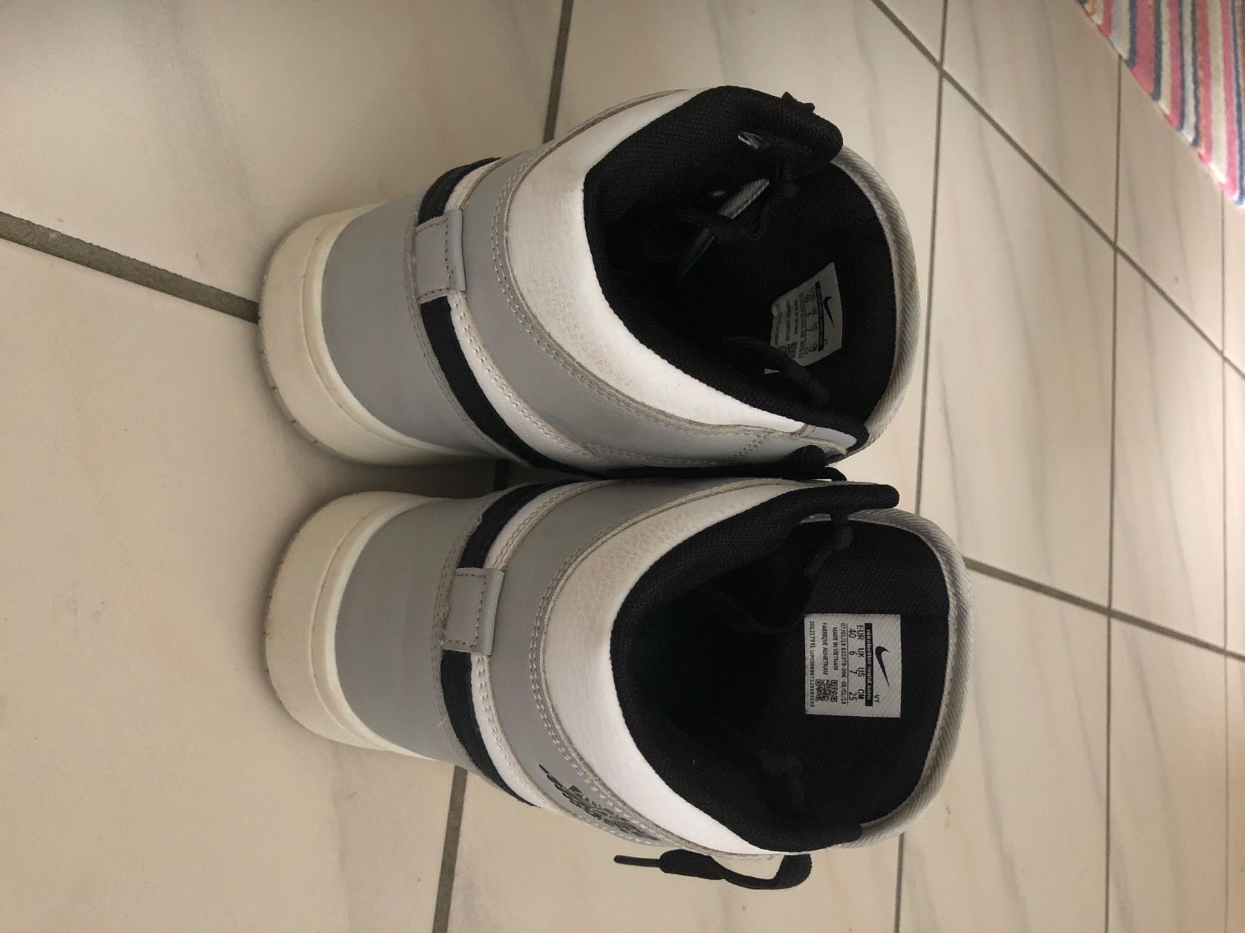 Jordan Scarpe da donna: Jordan 1 Mid, Size 6 UK, grey White, Excellent Condition – Nuovo (secondo la descrizione) da Baltschieder venduto da Miumiu21 1