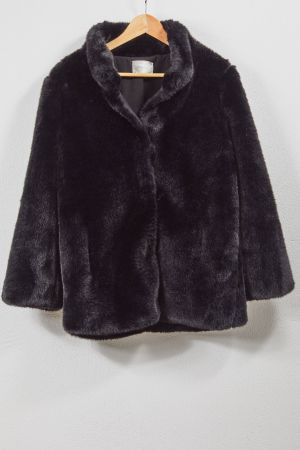 Schwarze Kunstfelljacke von Anonyme Gr. S.