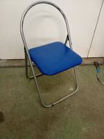 Klappstuhl blau, ideal für Camping oder Terrasse 💺