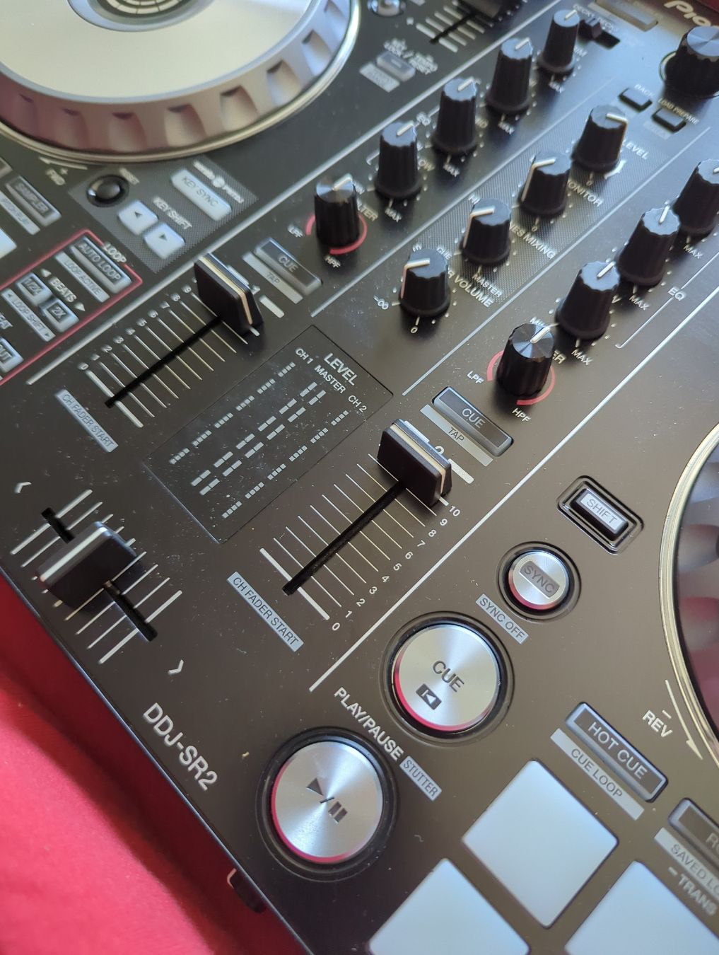Pioneer Mischpulte: DJ Controller Pioneer DDJ-SR2 mit Tasche – Gebraucht aus Zürich von Afriday