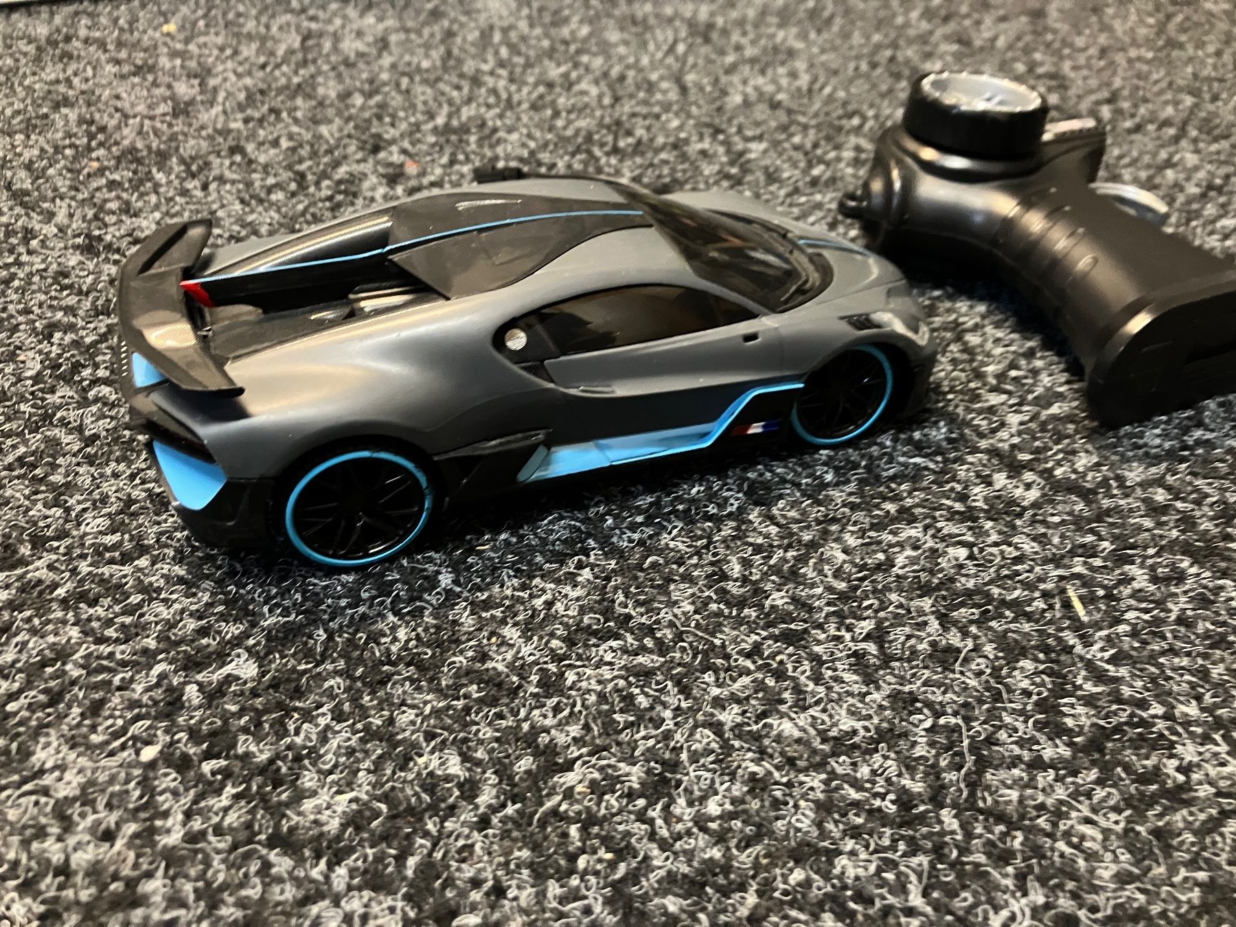 Giocattoli: Ferngesteuertes Auto - Mit integriertem Akku – Usato da Chur venduto da southface 2