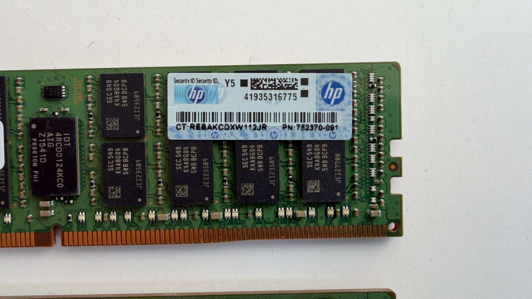Hewlett Packard Memoria / RAM: 4 x Samsung 32GB 2Rx4 PC4-2133P, RDIMM, ECC – Usato da Huttwil venduto da Thoste 4