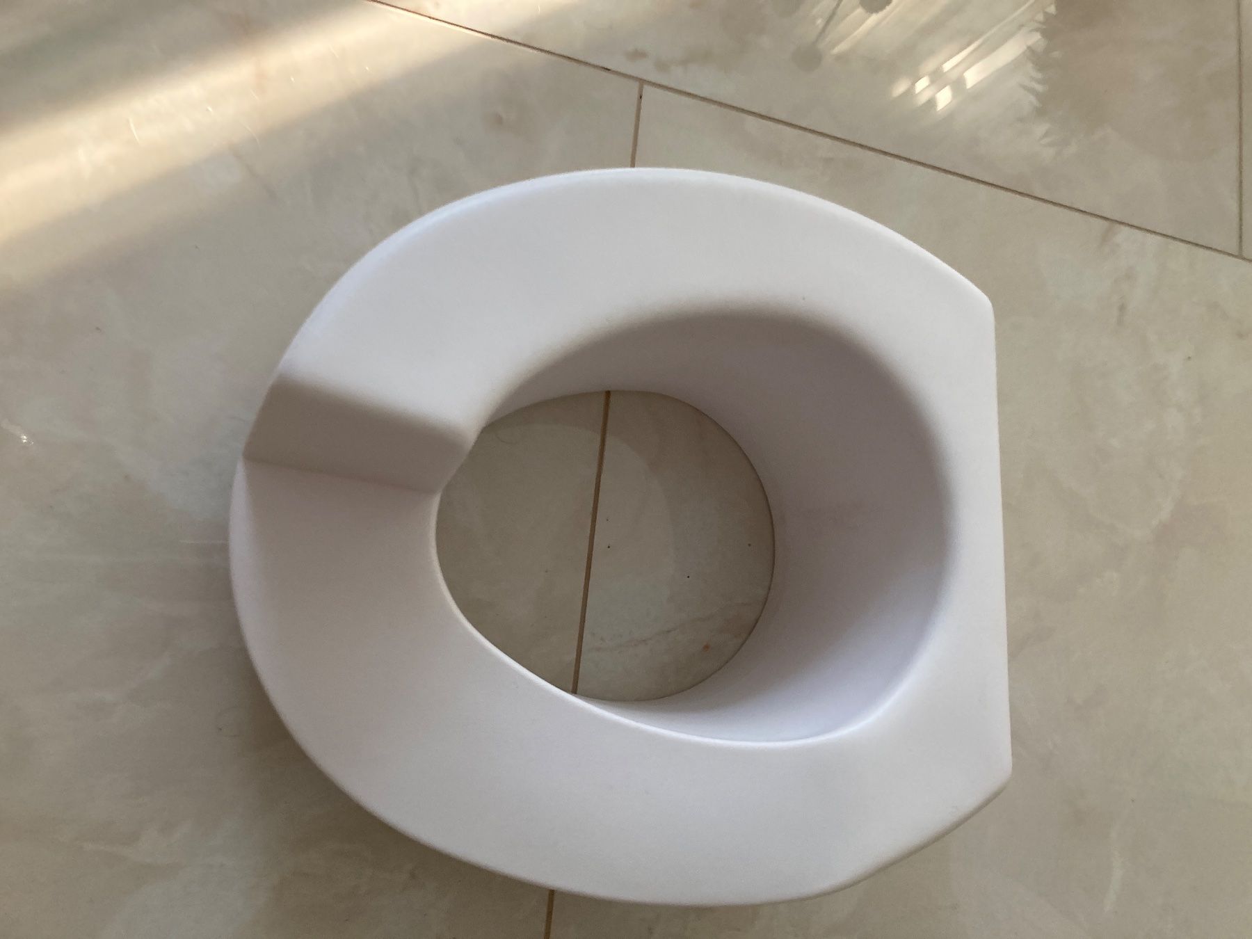 WC: Toilettensitz Erhöhung Ableware links tiefer – Usato da Oberhasli venduto da IsmailRammal
