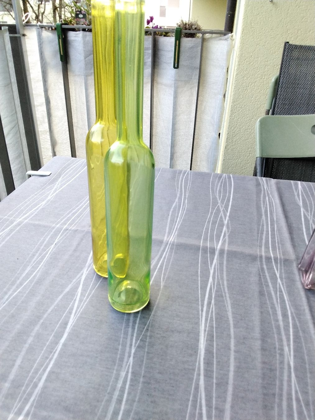 Altro in Stoviglie & Bicchieri: 2 GLASFLASCHEN GRÜN GELB – Usato da Biel/Bienne venduto da dasi3 1