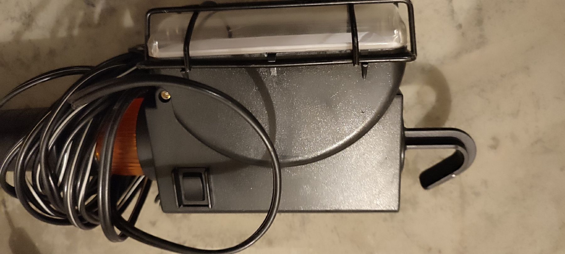 Lampen: 2 Handleuchte aus Hartgummi mit stabilem Schutzkorb – Gebraucht aus Biel/Bienne von ruggi03 7