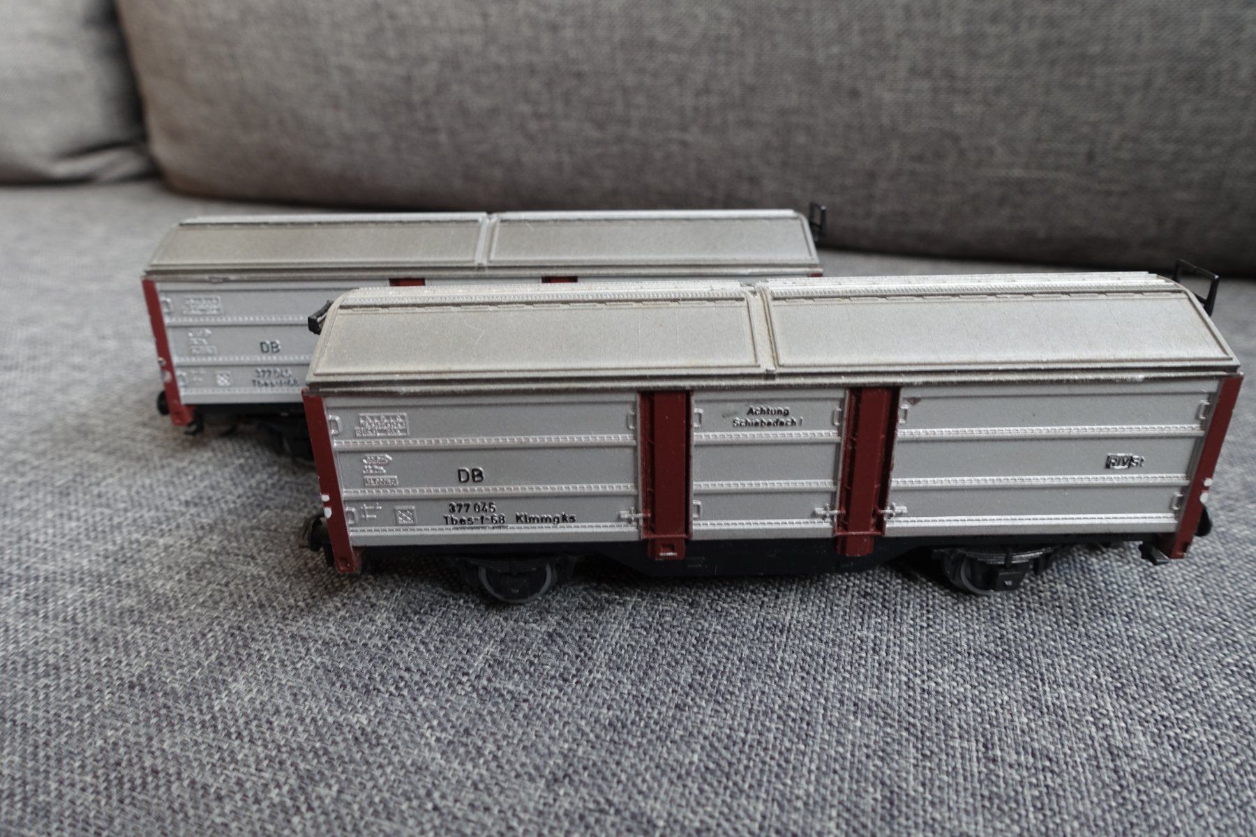 Kleinbahn Modelleisenbahnen: KLEINBAHN 2x No. 309 DB Güterwagen mit Schiebedach, -wänden – Gebraucht aus Wallbach von Sarrows
